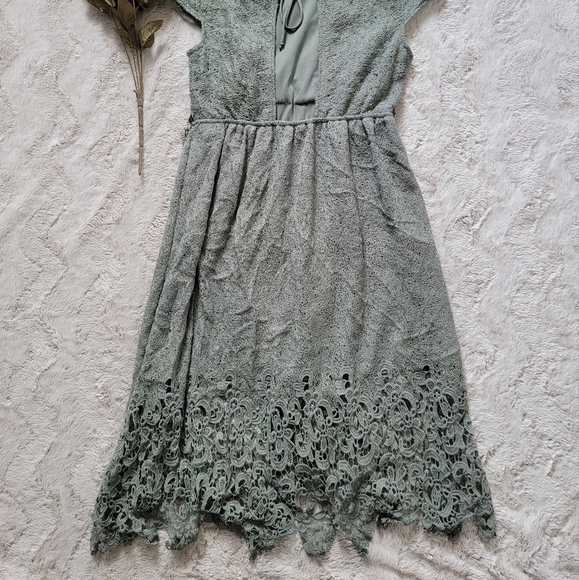 Star Crossed Lovers Seafoam Green High Collar Lace Accent Cap Sleeve Dress Small - Picture 8 of 13